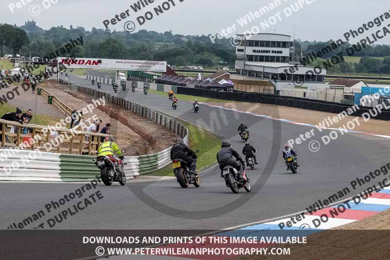 Vintage motorcycle club;eventdigitalimages;mallory park;mallory park trackday photographs;no limits trackdays;peter wileman photography;trackday digital images;trackday photos;vmcc festival 1000 bikes photographs